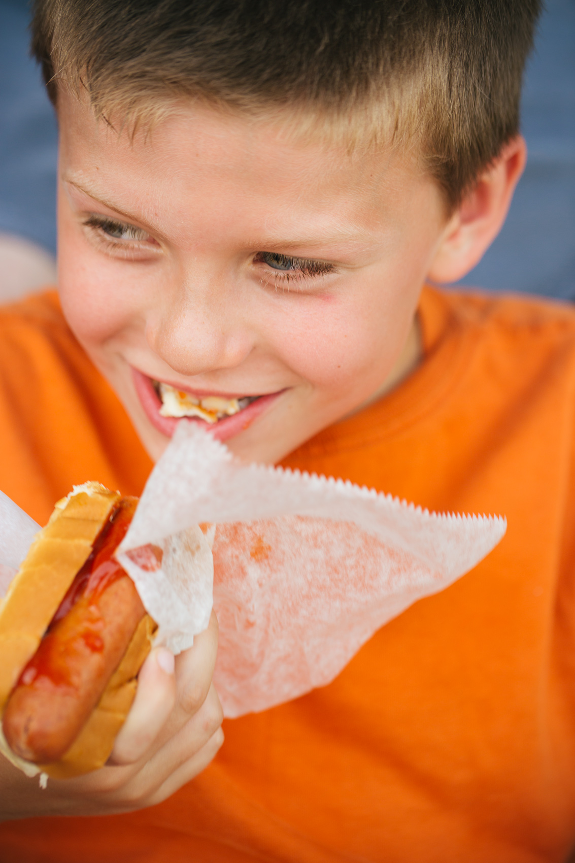 boy-eating-kayem-hotdog-dc-commercial-photography-eli-meir-kaplan