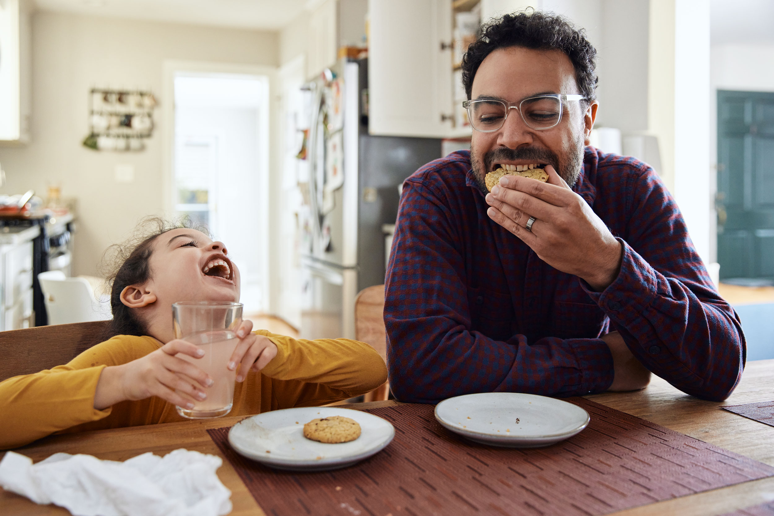 dad-daughter-eating-cookies-laughing-nyc-authentic-commercial-photography