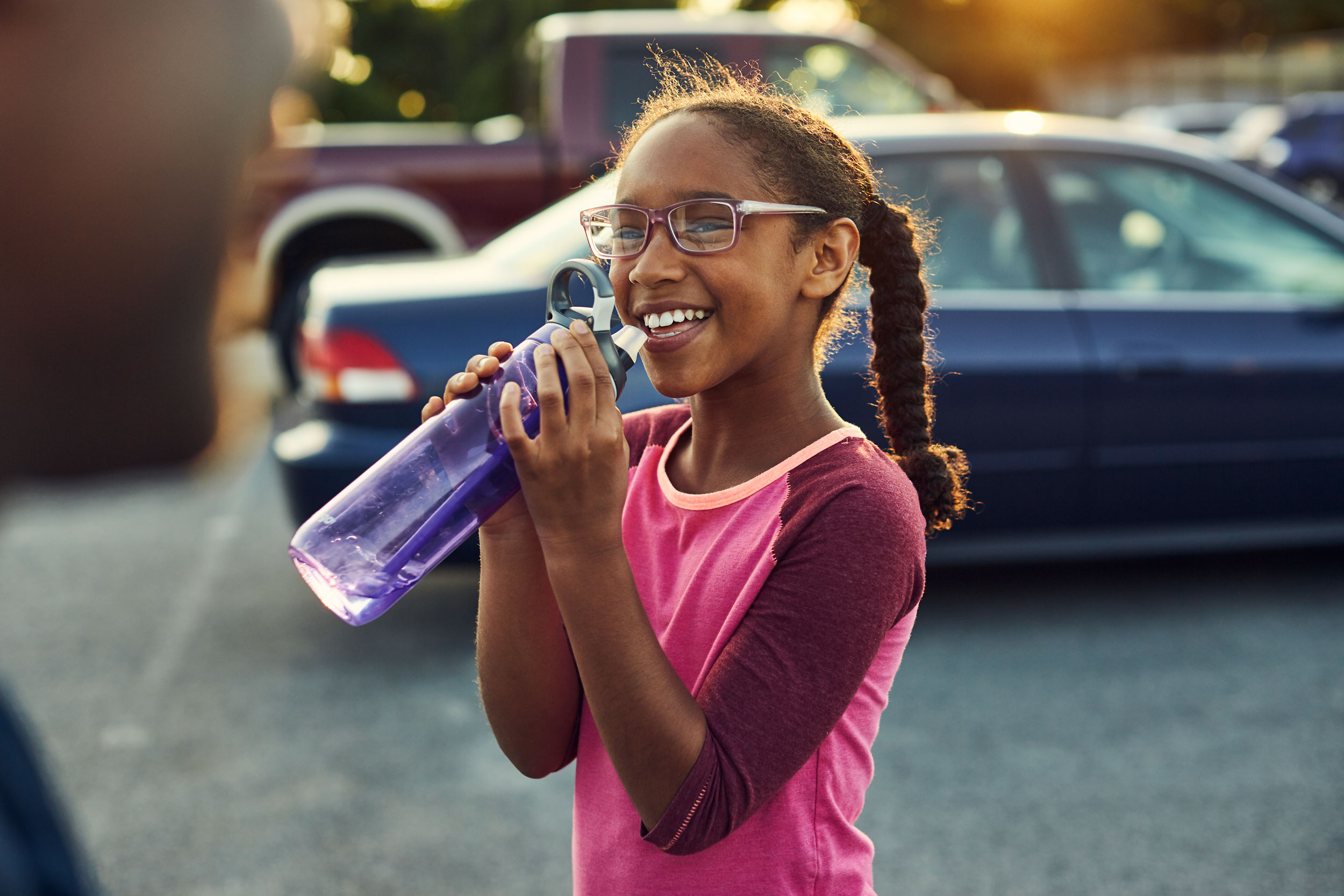 girl_smile_waterbottle