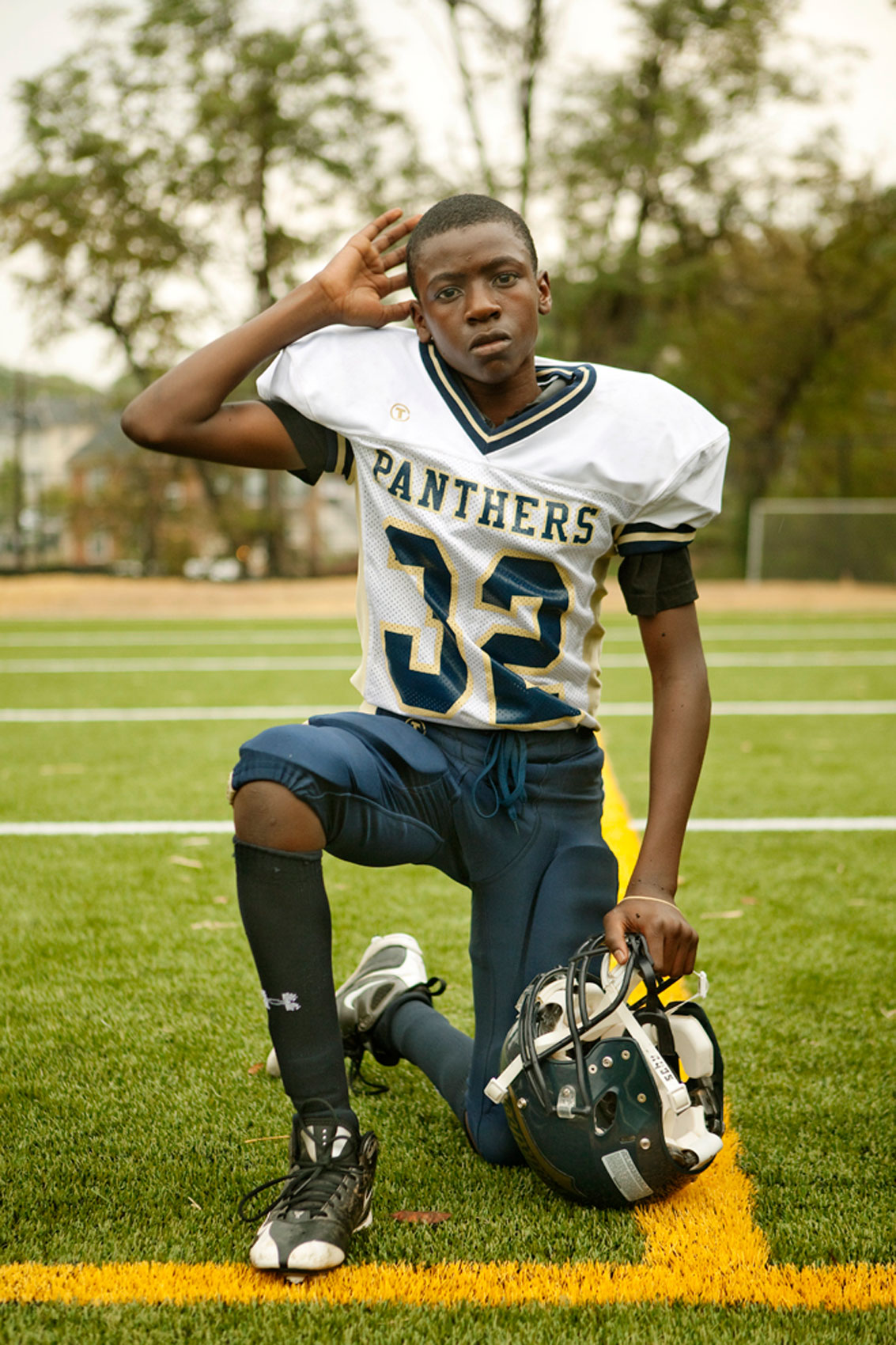 high-school-football-player-kneeling-dc-advertising-photography-eli-meir-kaplan