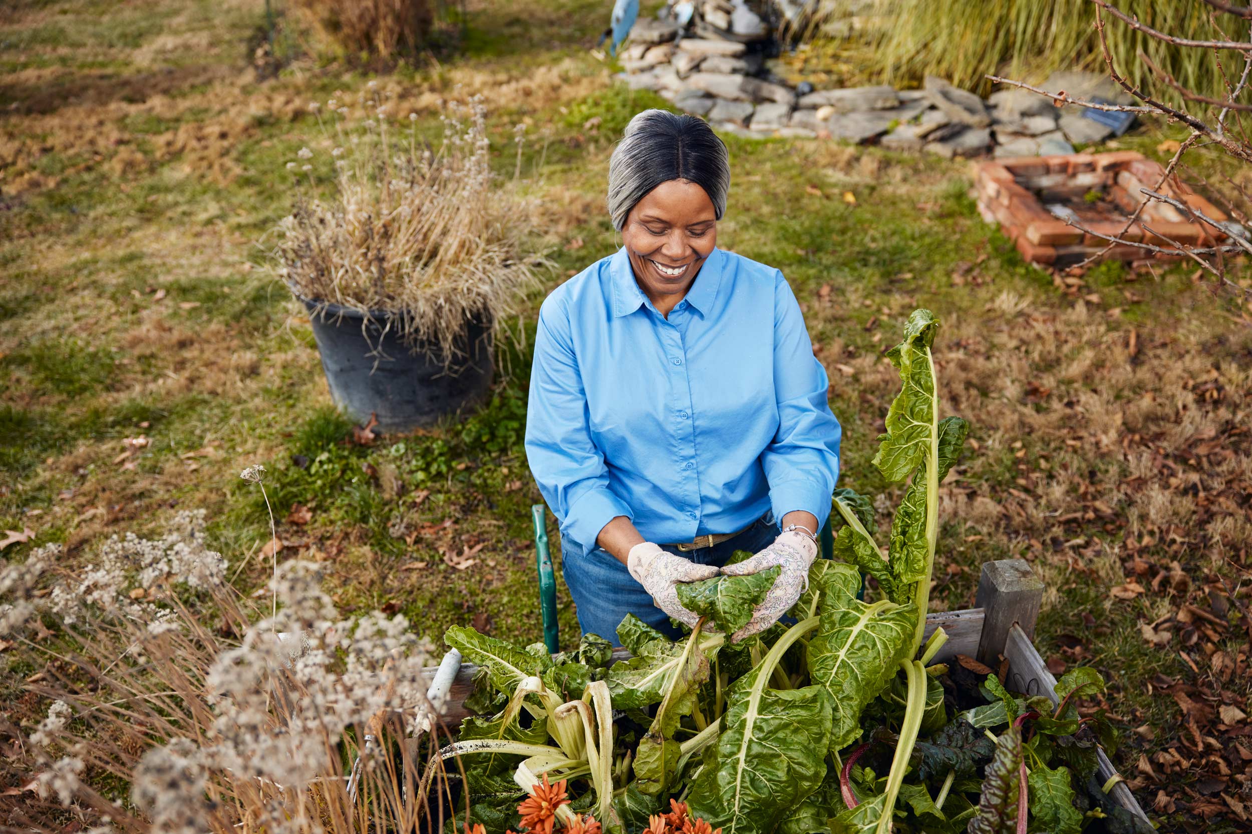 woman-gardening-eli-meir-kaplan-washington-dc-advertising-photography