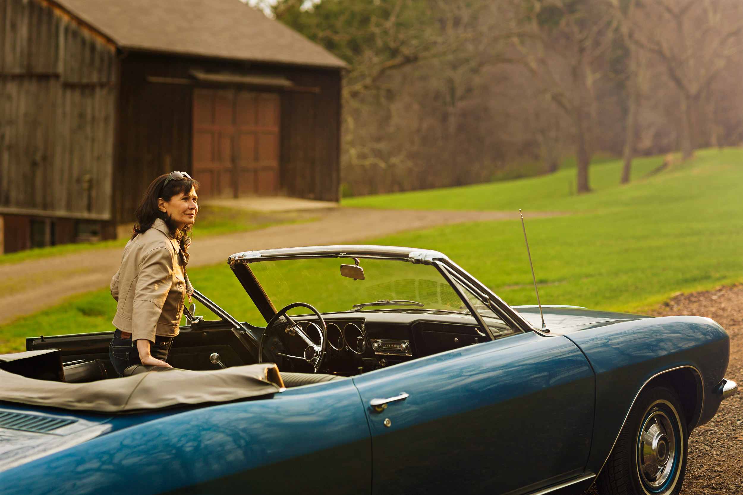 woman-getting-out-of-vintage-car-highmark-dc-commercial-photography-eli-meir-kaplan