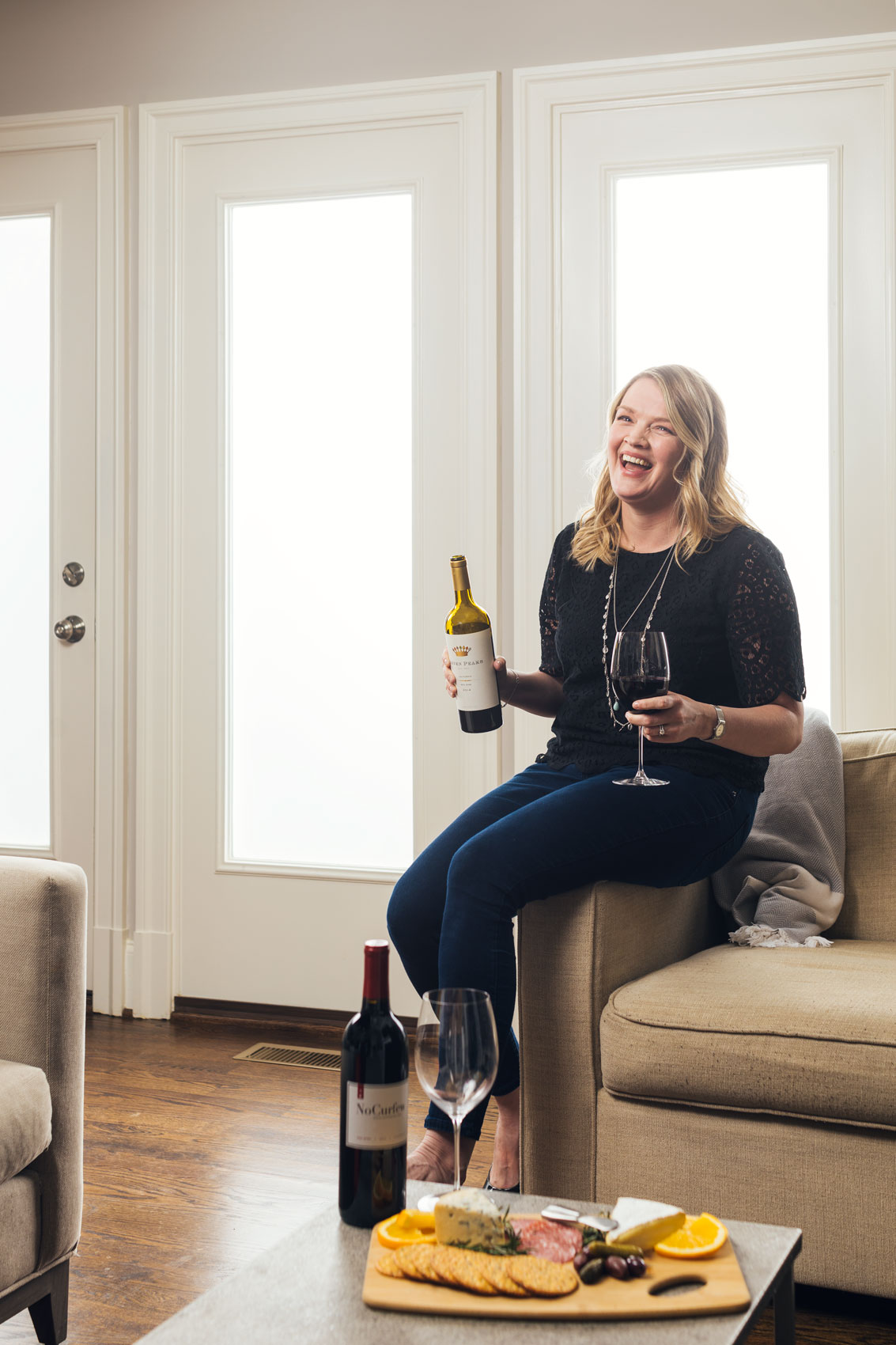 woman-laughing-with-wine-dc-advertising-photography-eli-meir-kaplan